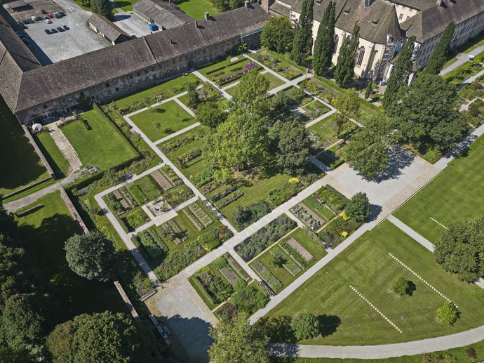 Luftaufnahme Remtergarten am Kulturerbe Schloss Corvey.