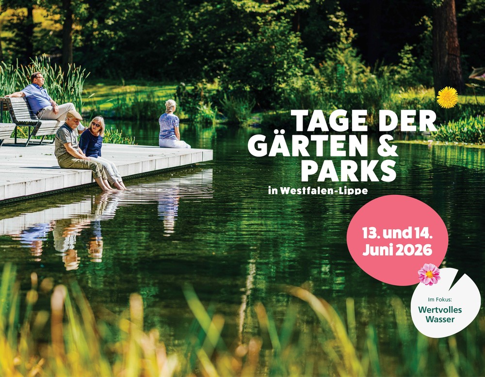 "Tage der Gärten und Parks in Westfalen-Lippe", 13. und 14. Juni 2026, Bild mit Teich, Steg und Personen