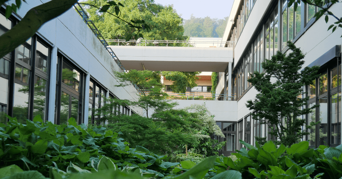 Blick aus einem der Innenhöfe der TH OWL