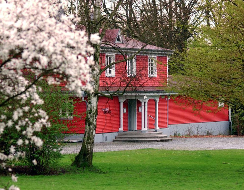 Das ehemalige Freibad am Stadtgarten in Castrop-Rauxel. Heutzutage ist das Parkbad Süd ein Restaurant.