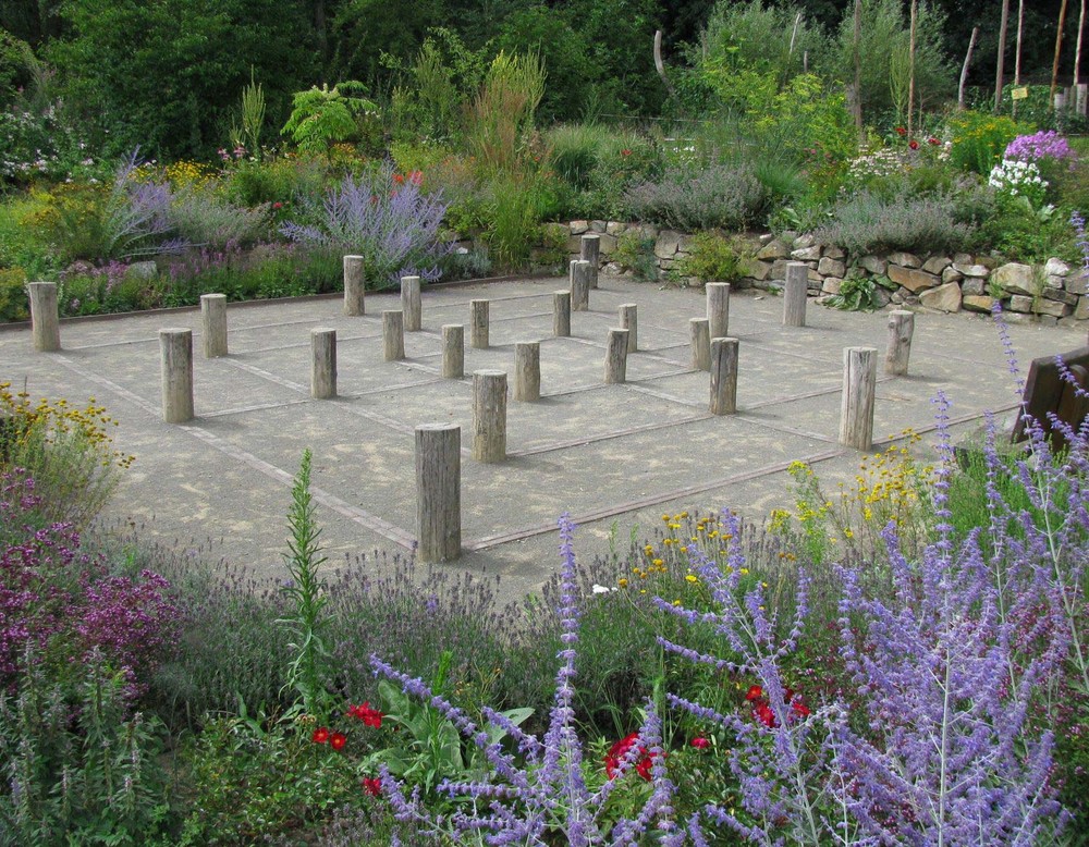 Mühlespiel im Färbergarten des Umweltzentrums Heerser Mühle in Bad Salzuflen.