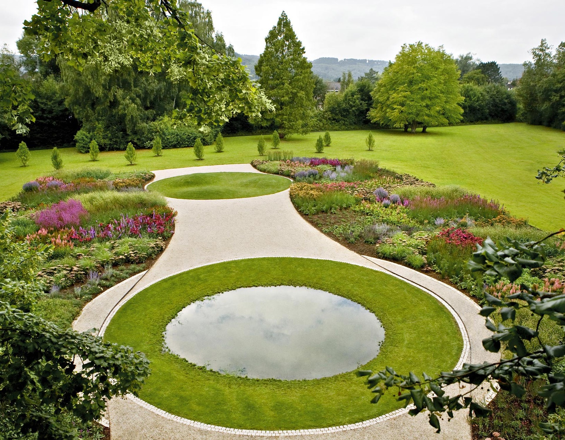 Der Piet-Oudolf-Garten im Gräflichen Park. Dieser Stauden- und Gräsergarten wurde 2009 vom niederländischen Gartenkünstler Piet Oudolf angelegt.