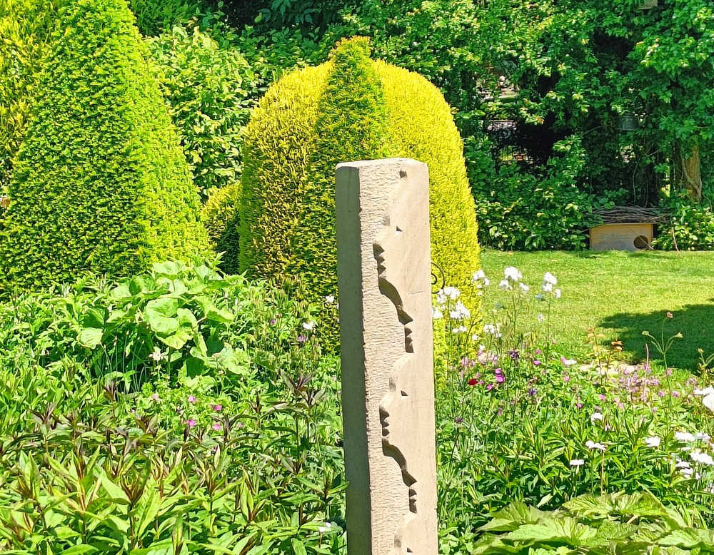 Stauden und Skulpturen Garten