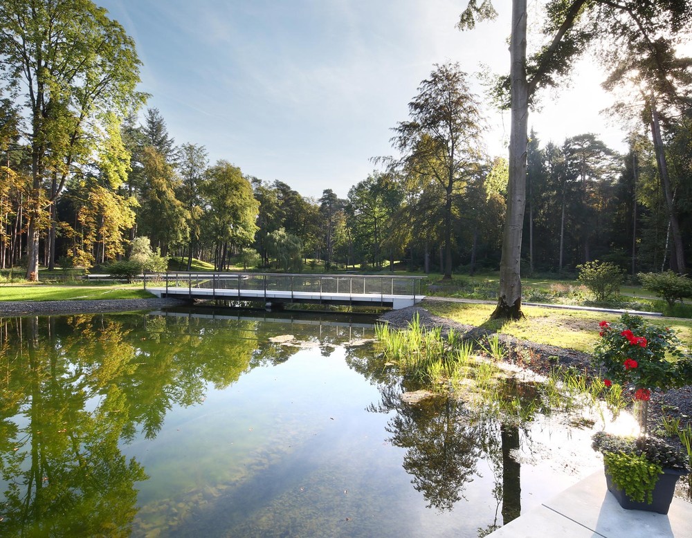 Brücke über die Mersmannteiche in Landesgartenschaupark Bad Lippspringe.