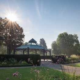 Espelkamp, Schloss Benkhausenhttps://www.gaerten-in-westfalen.de/de/tag-der-garten-und-parks-westfalen-lippe/geoffnet-in-ostwestfalen-lippe/32339-espe