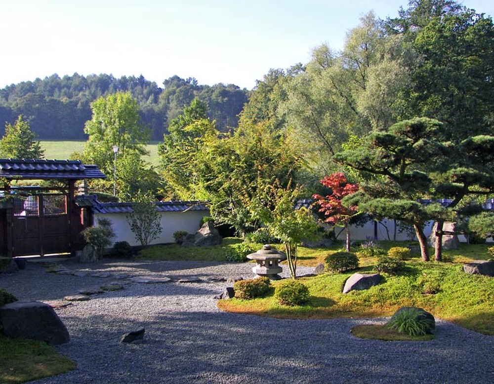 Blick vom Besucherpodest auf den Japanischen Garten.