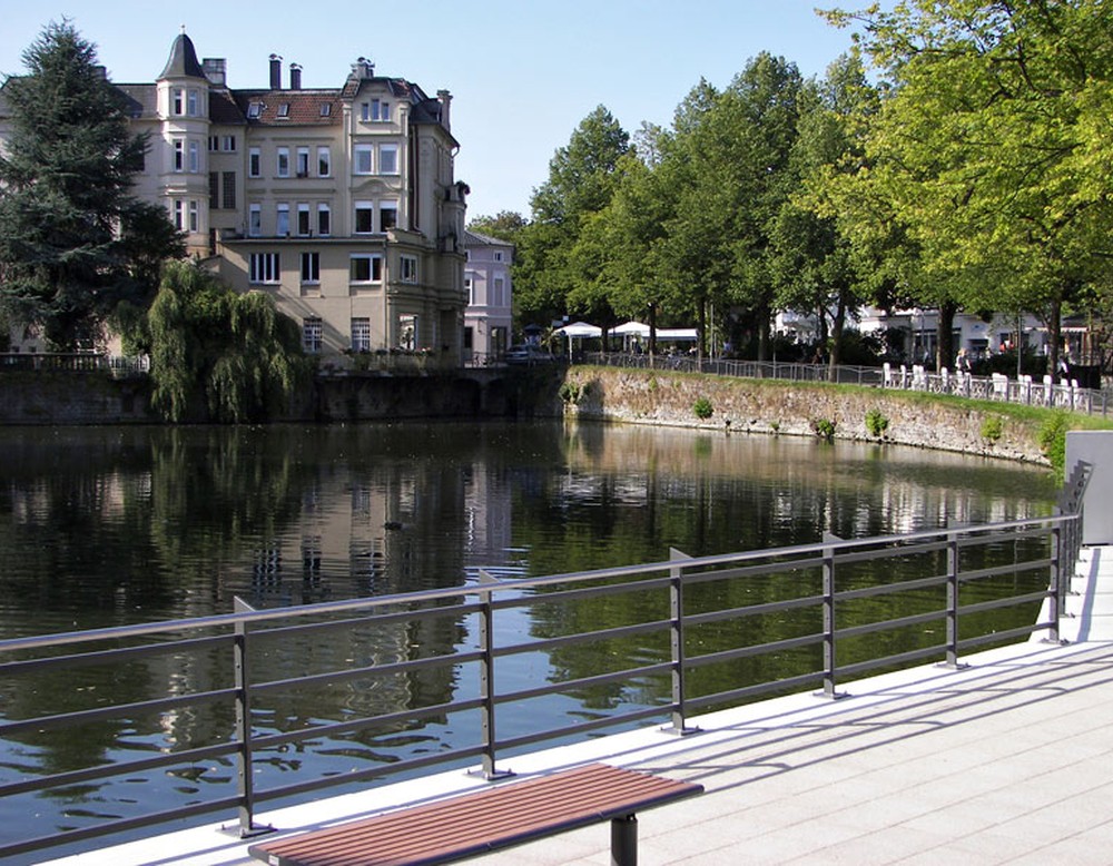 Der Schlossteich am Fürstlichen Residenzschloss Detmold. Hier beginnt der Friedrichstaler Kanal.