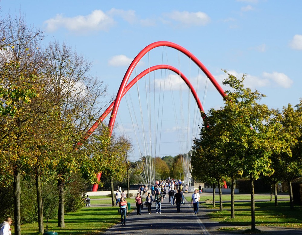 Blick in Richtung der Bogenbrücke im Nordsternpark Gelsenkirchen.