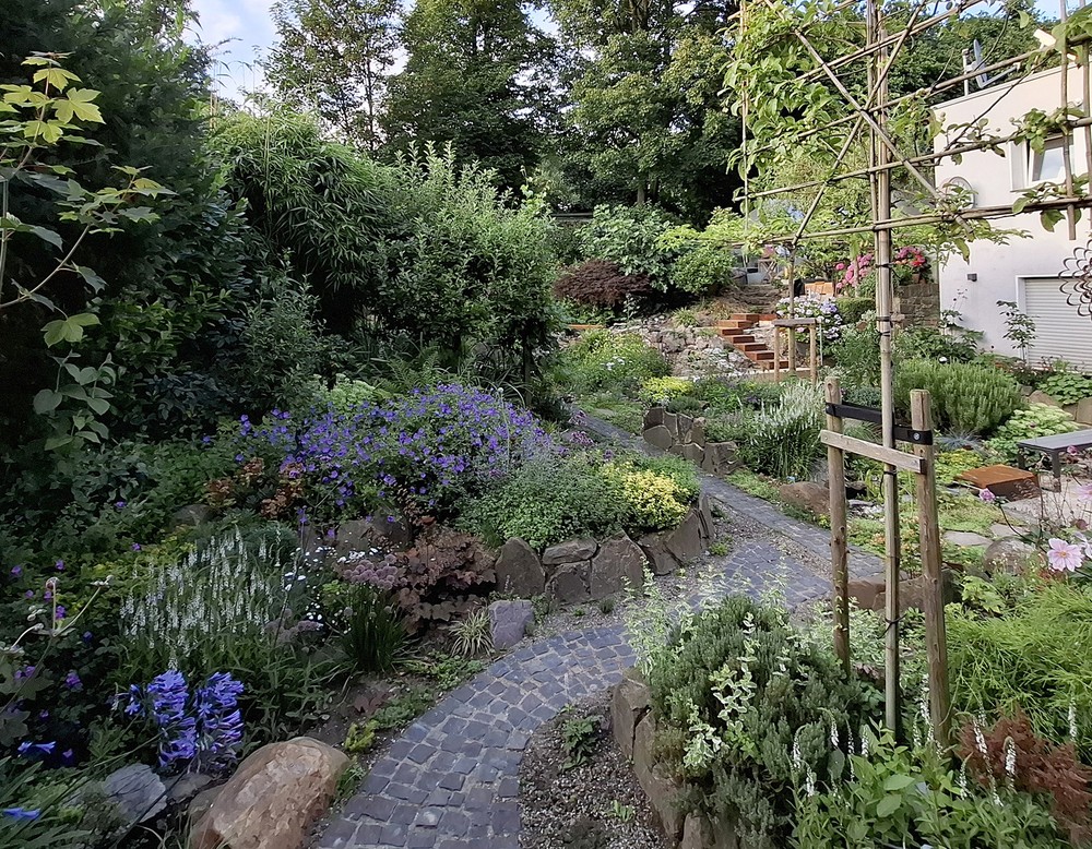 Essen, Rasenfreier Reviergarten im Ruhrgebiet