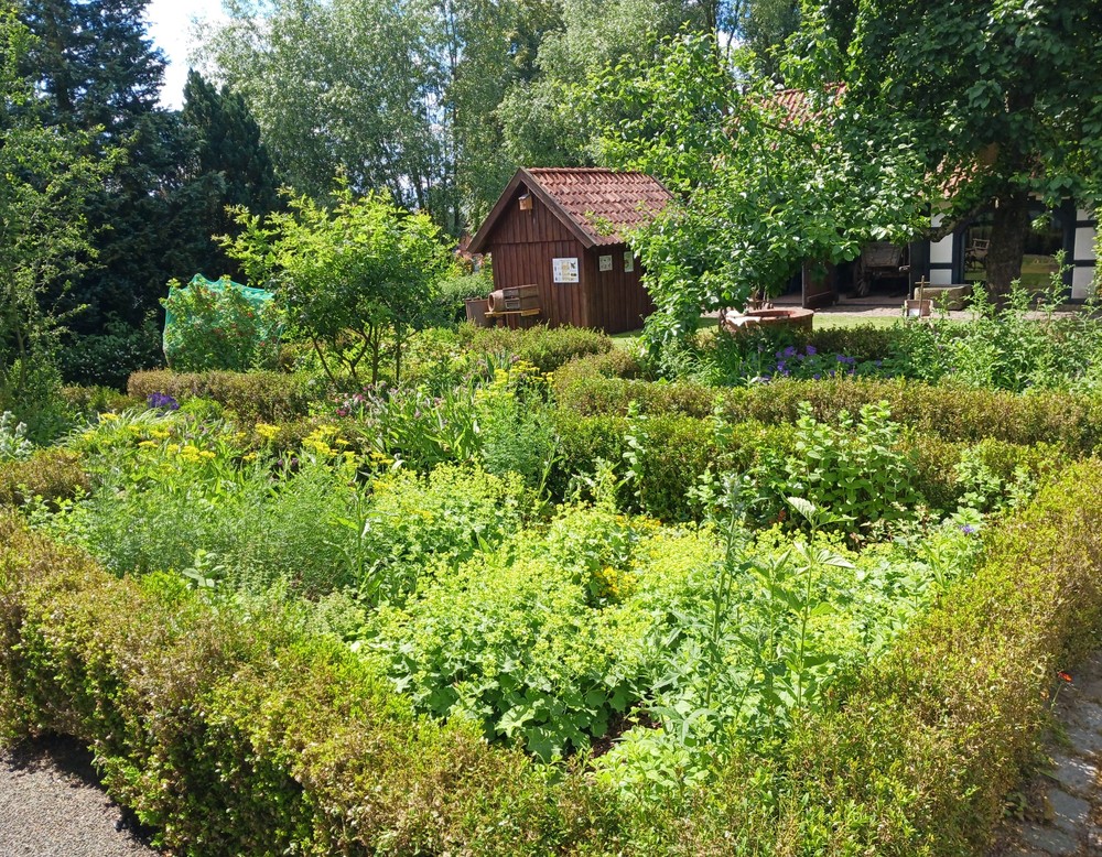 Bauerngarten am Heimathaus
