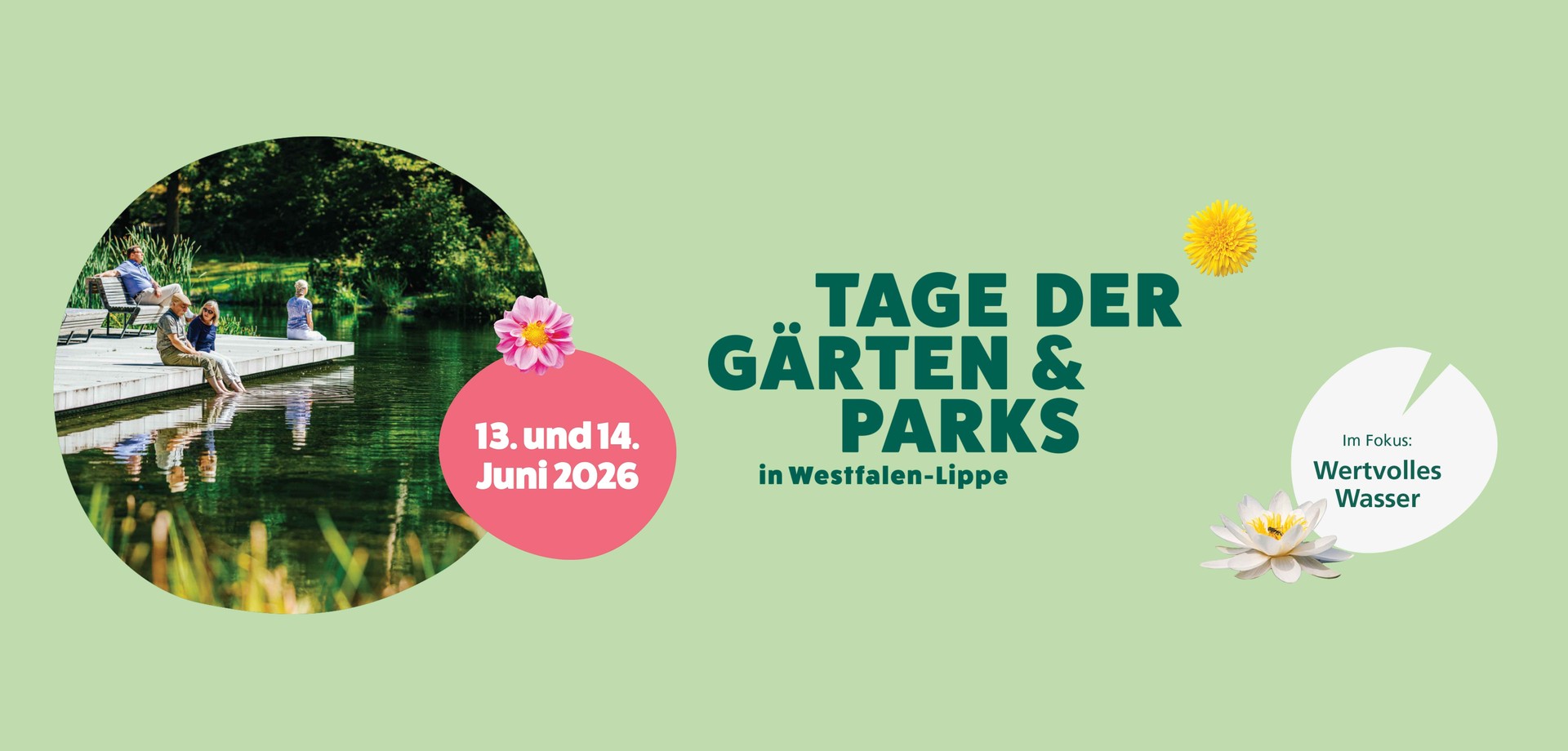 "Tage der Gärten und Parks in Westfale-Lippe" Parkbesucher:innen auf Steg am Wasser