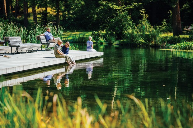 Symbolische Gewinnübergabe des Jugend-Umwelt-Mobils an den Essener "Park Bodelschwingh-Haus des Ev. Johanneswerkes"
