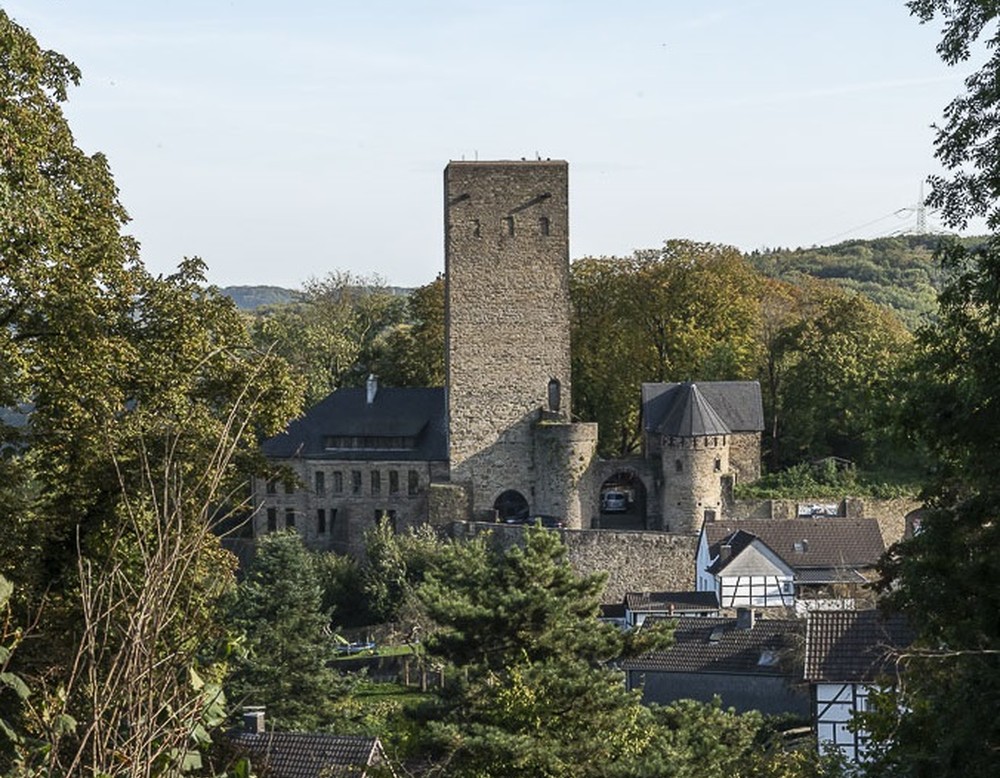 Gethmannsche Garten in Hattingen mit Blick auf Burg Blankenstein