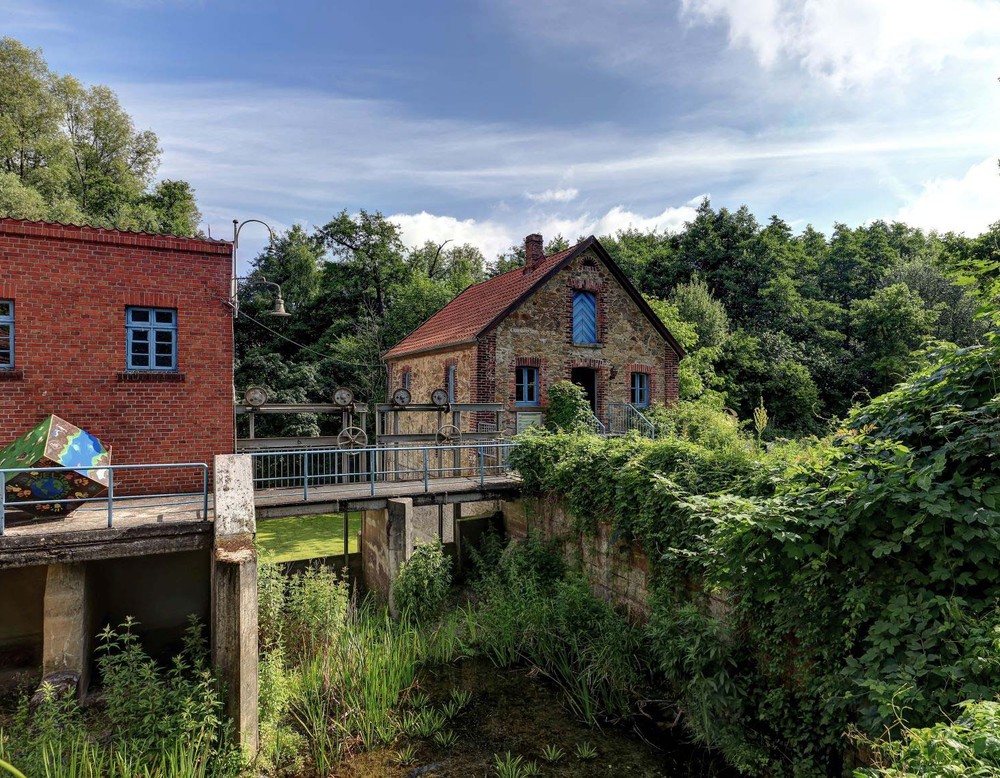 Blick auf das kleine und das große Mühlenhaus der Heerser Mühle in Bad Salzuflen.